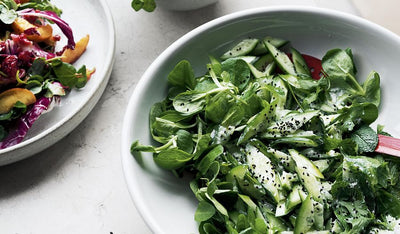 RECEPT I Dries' zomerse komkommersalade met za'atar, chilipeper en citroen